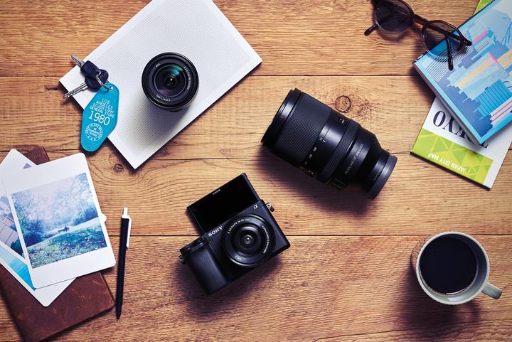 Image du produit Sony Alpha 6400 Kit (18 - 135 mm, 24.20 Mpx, APS-C / DX)