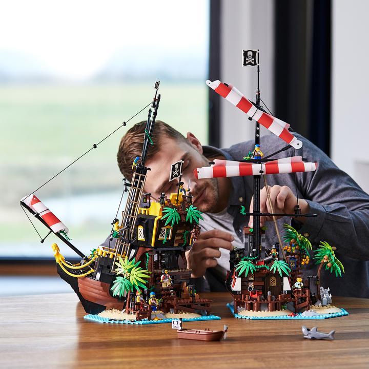 Actual product image LEGO Pirates of Barracuda Bay (21322, LEGO Ideas)