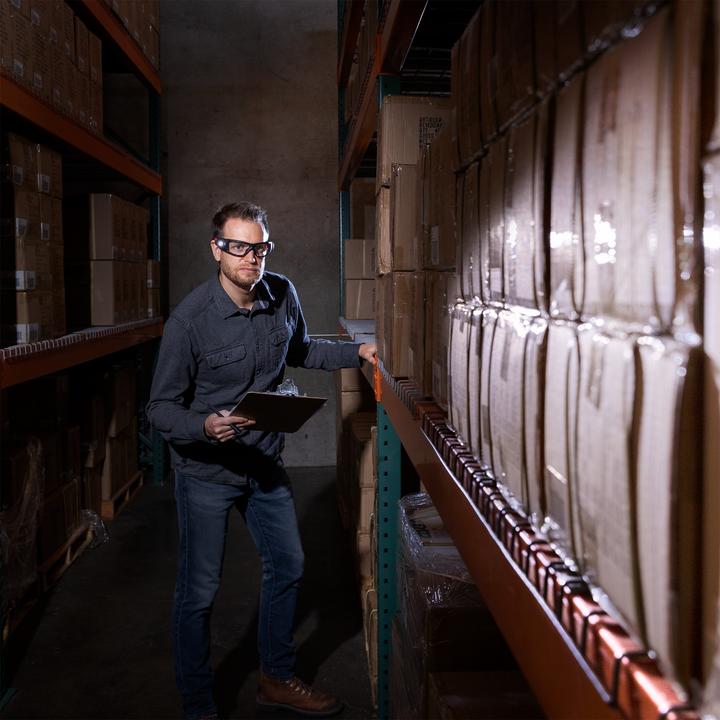 Produktbild Coast SPG500 Sicherheitsbrille mit Inspektionslampe und UV-Schutz - 160 Lumen