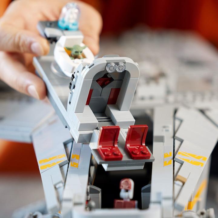 Actual product image LEGO The Razor Crest (75331, LEGO Rare Sets)