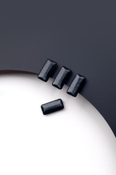 Actual product image Curaprox Black Is White Chewing Gum (12 pcs., 23 g)