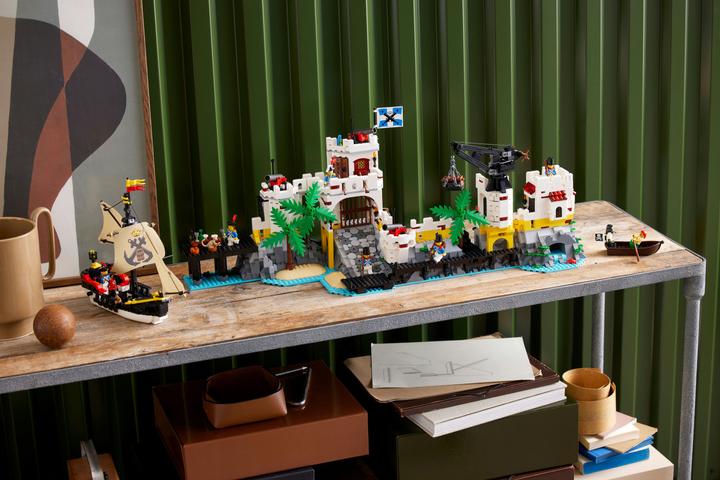 Actual product image LEGO Eldorado Fortress 10320 (10320, LEGO Icons, LEGO Rare Sets)