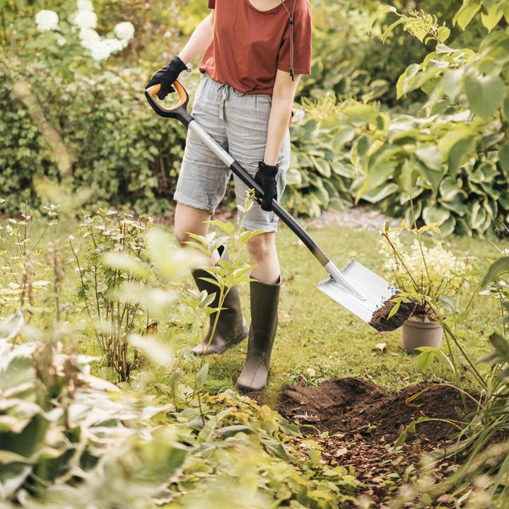 Produktbild Fiskars Xact Abgerundeter Spaten