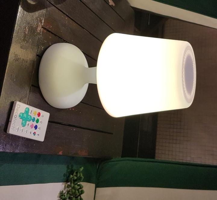 Produktbild Lexibook Bluetooth Lautsprecher wasserdicht in Form einer Tischlampe mit LED Technologie inkl. Fernbedienung
