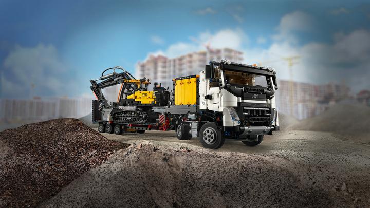 Immagine prodotto LEGO 42175 Camion Volvo FMX con escavatore elettrico cingolato EC230 (42175, LEGO Technic)