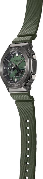 Actual product image G-Shock GM-2100B-3AER (Digital watch, Analogue wristwatch, 44.40 mm)