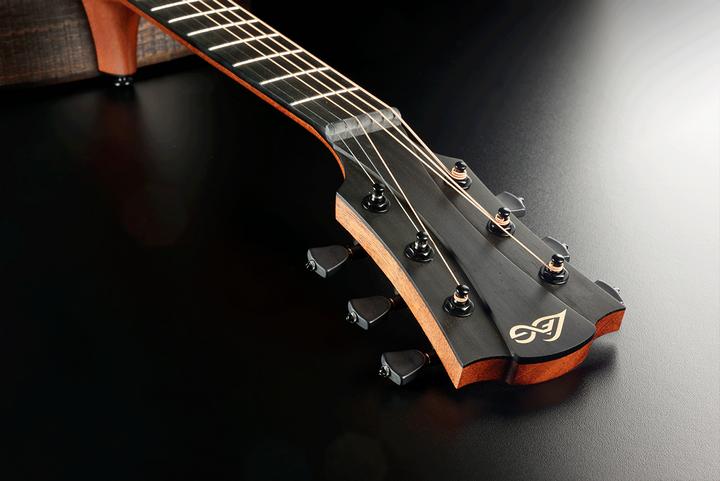 Produktbild Lâg Guitars Sauvage Te (Konzertgitarre, Black Brankowood, Smoked Eucalyptus Rough Sawn Finish, Khaya, Graphite, Brown Brankowood (pinus radiata), Pale Brankowood)