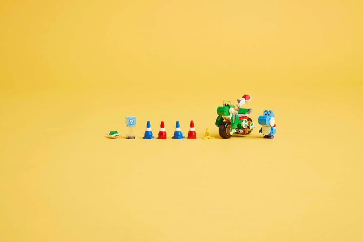 Actual product image LEGO Mario Kart - Yoshi bike (72031, LEGO Super Mario)