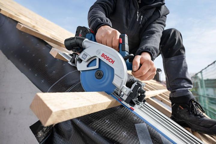 Productafbeelding Bosch Professional Accu-handcirkelzaag GKS 18V-57-2 GX Professional solo, 18Volt (blauw/zwart, zonder accu en lader)