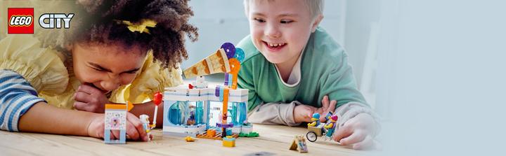 Actual product image LEGO Ice cream parlour (60363, LEGO City)
