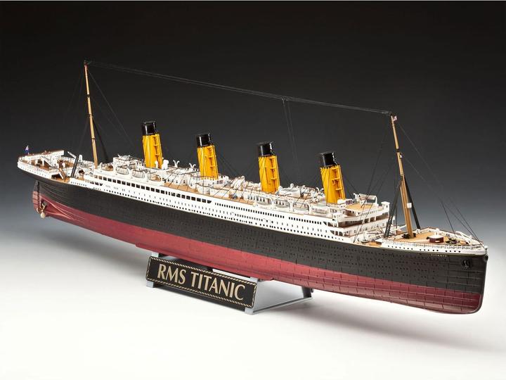 Actual product image Revell Gift set 100 years Titanic