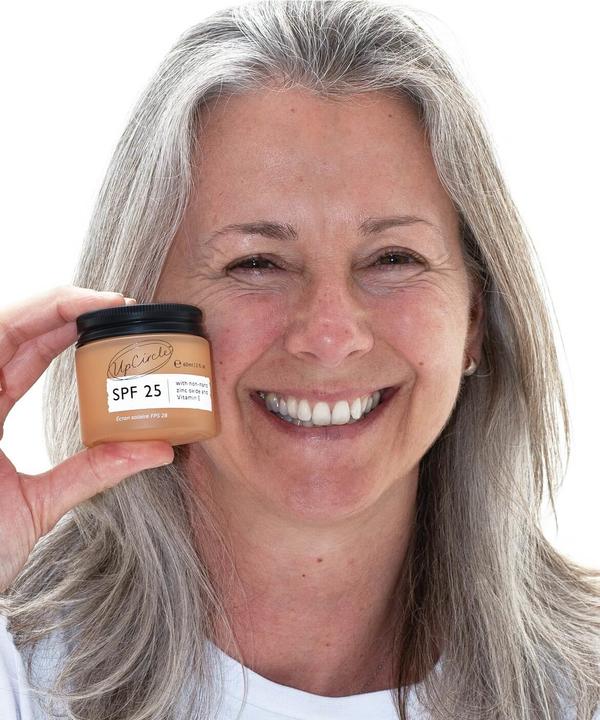 Immagine prodotto UpCircle SPF 25 con olio di semi di lampone (Crema solare, SPF 25, 60 ml, 60 g)