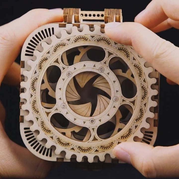 Actual product image Hands Craft Mysterious Treasure Chest Kit