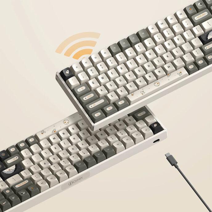 Image du produit Iqunix Clavier de jeu sans fil F97 Hitchhiker, RGB - Moonstone Turbo-Switches (DE, Sans fil, Filaire)