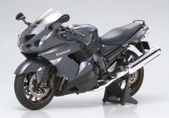 Actual product image Tamiya Kawasaki ZZR1400