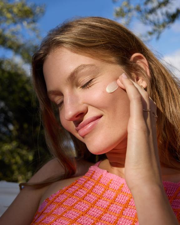 Actual product image NIVEA 2 in 1 Primer (Sun cream face, SPF 50+, 30 ml)