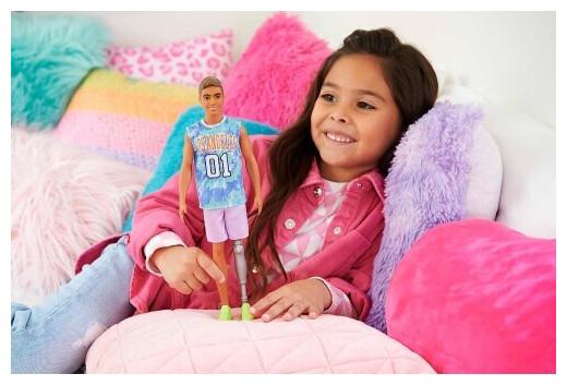 Productafbeelding Barbie Fashionista Ken pop met prothese in sportlook