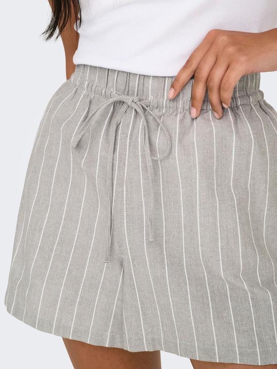 Actual product image JdY Locker geschnitten Mittlere Taille Shorts Shorts (XL)