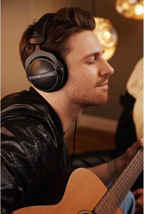 Actual product image Beyerdynamic DT 770 Pro Black Limited Edition (No noise cancelling, Cable)