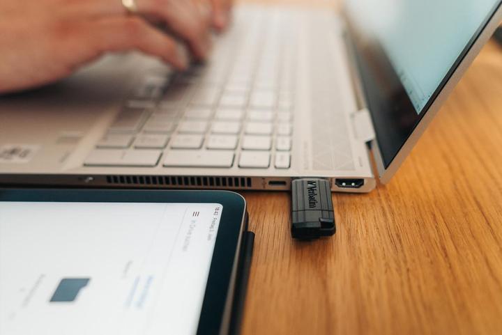 Actual product image Verbatim PinStripe (32 GB, USB-A, USB 2.0)