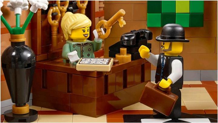 Actual product image LEGO Boutique- Hotel (10297, LEGO Rare Sets)