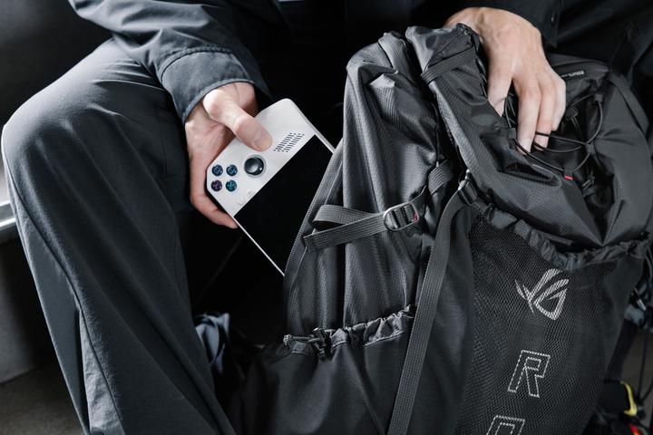 Actual product image ASUS Archer Ergo Air (32 l)