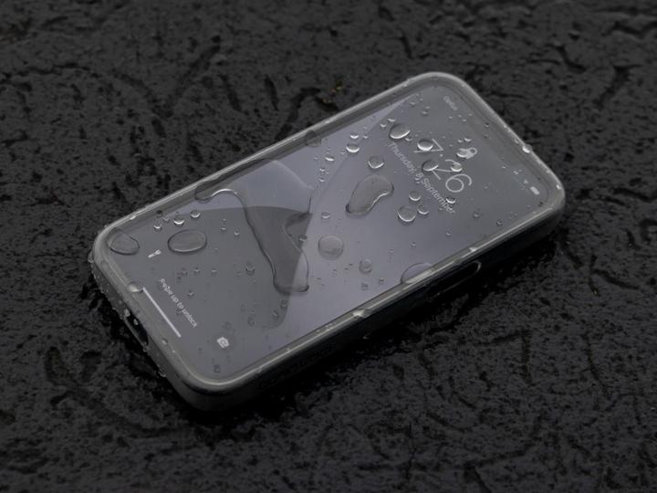 Actual product image Quad Lock MAG Poncho (Apple iPhone 13)