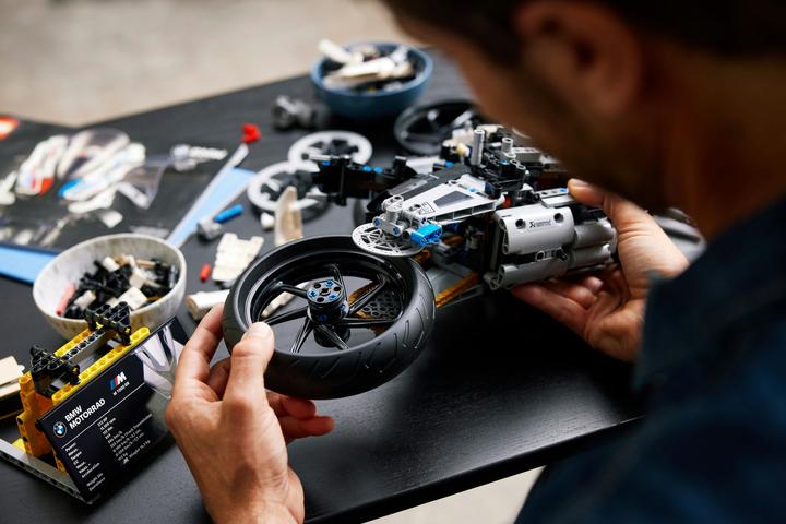 Produktbild LEGO BMW M 1000 RR (42130, LEGO Technic)