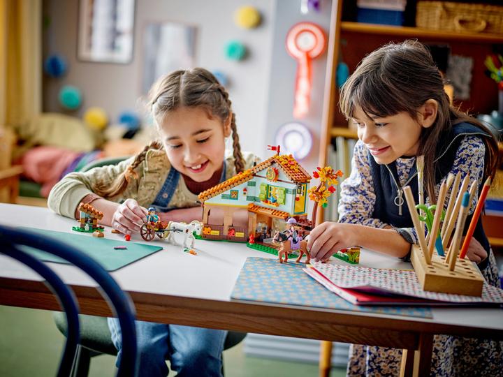 Produktbild LEGO Autumns Reitstall (41745, LEGO Friends)