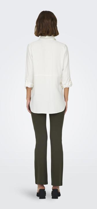 Image du produit JdY Coupe normale Col chemise Poignets retournés Coupe volumineuse des manches Chemise (S)