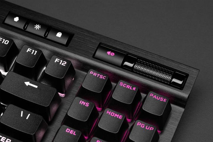 Actual product image Corsair K70 (DE, Cable)