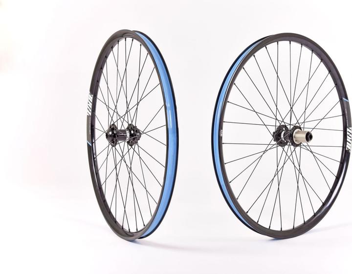 DMR Zone Disc Wheel Front, 27.5", 20/15mm, 32 H., black/black (Wheelset, 27.5")