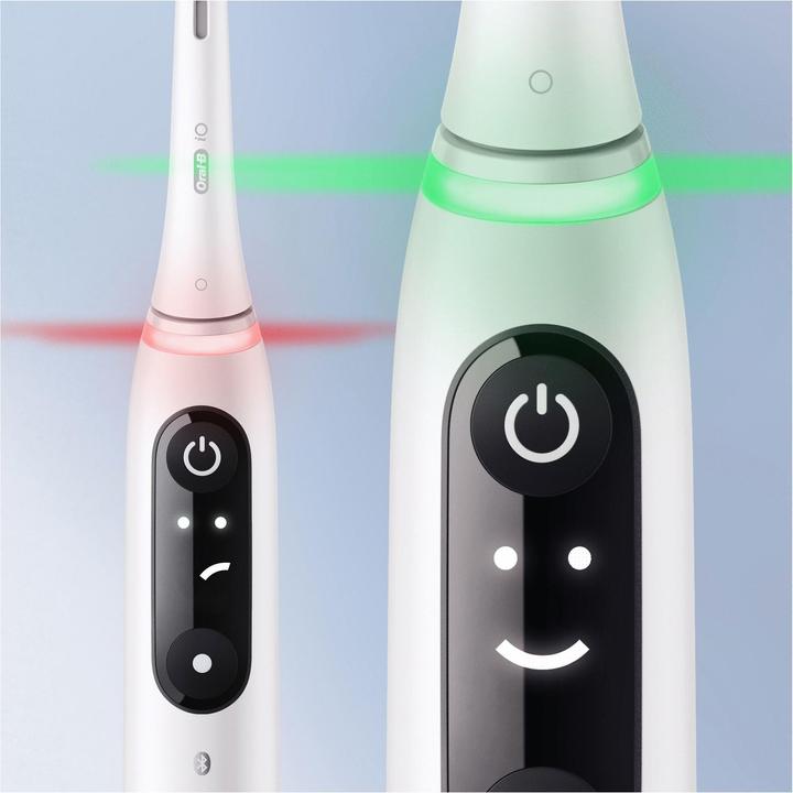 Actual product image Oral-B iO 7n - Electrical Tandenborstel - Wit (Oscillating toothbrush)