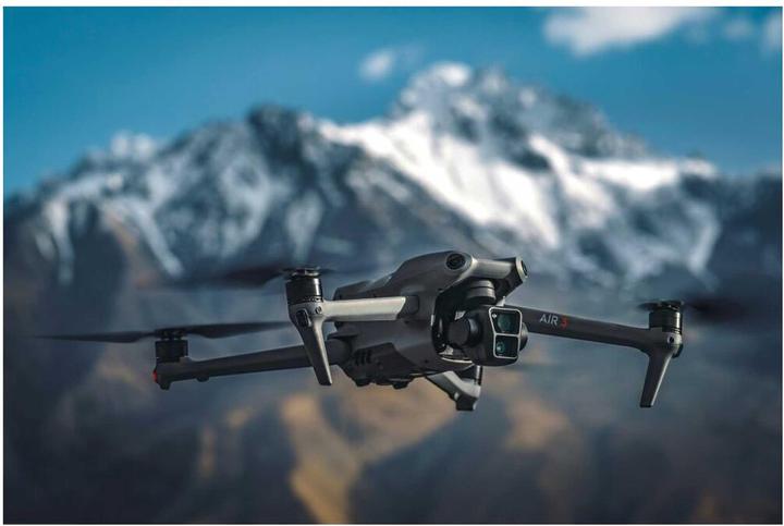 Image du produit DJI Air 3 Fly More Combo (RC-N2) (46 min, 720 g, 48 Mpx)