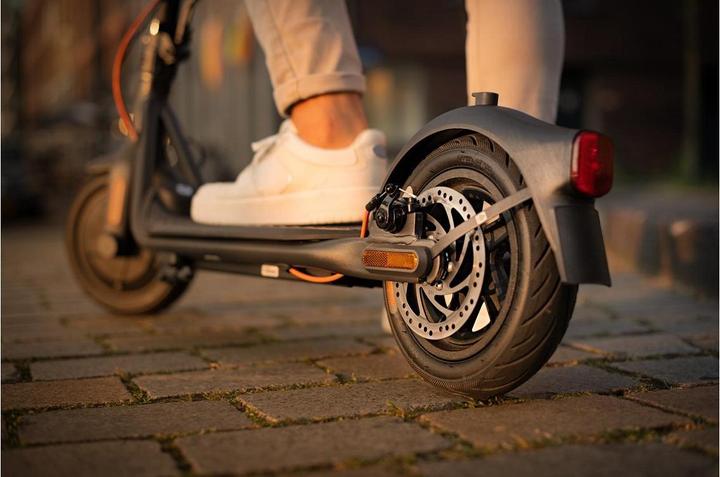 Produktbild Segway-Ninebot F30D (20 km/h, 30 km, 300 W)