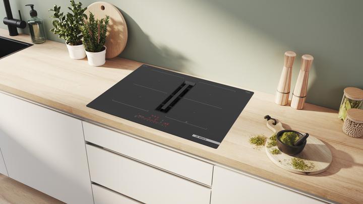 Immagine prodotto Bosch Hausgeräte Serie 6, piano cottura con cappa aspirante (induzione), 70 cm, senza cornice, PVQ711H26E