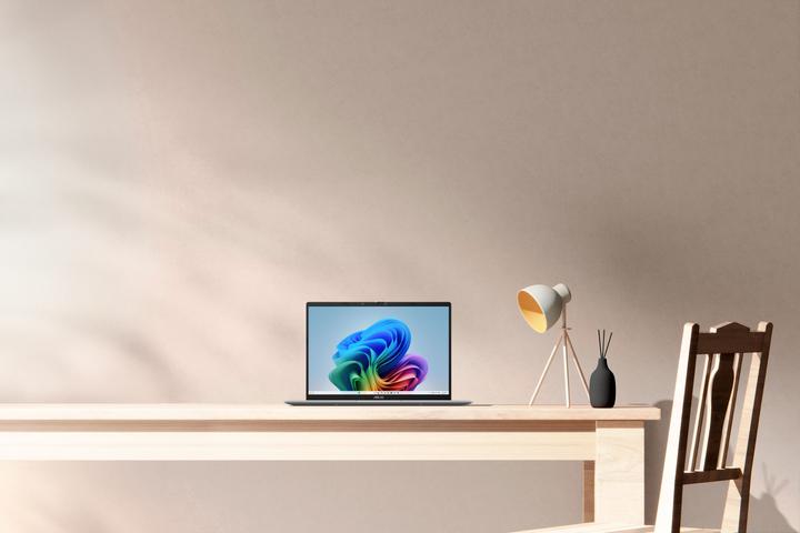 Produktbild ASUS Vivobook 14 X1407QA-LY043W - Copilot+ Laptop - 14 inch (90NB1603-M003K0) (14", Snapdragon X Plus X1P-26-100, 16 GB, 512 GB, Eng. Int.)