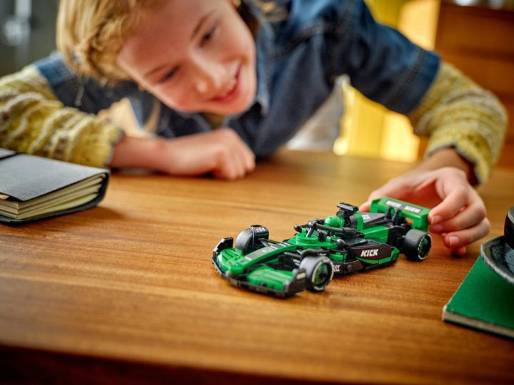 Produktbild LEGO KICK Sauber F1 Team C44 Rennauto (77247, LEGO Speed Champions)