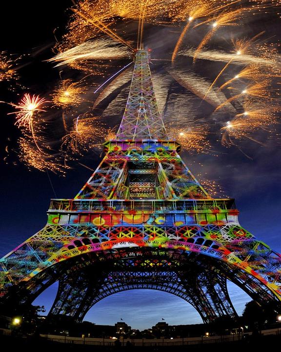 Actual product image Figured'Art Diamond Painting - Fireworks and Eiffel Tower