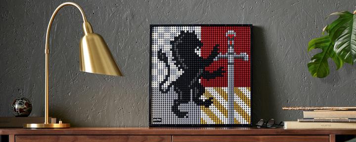 Actual product image LEGO Harry Potter Hogwarts Crest (31201, LEGO Harry Potter)