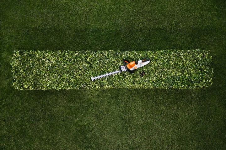 Produktbild Stihl Akku Heckenschere HSA 40 Set mit 2 x Akku AS 2 und Ladegerät AL 1 (Akkuheckenschere)