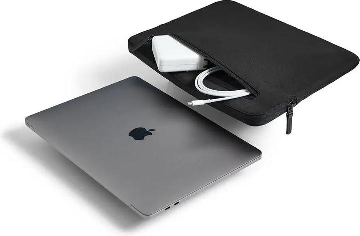 Actual product image Incase Compact Sleeve with Flight Nylon for MacBook Pro 16" - Black (16.20", Apple)