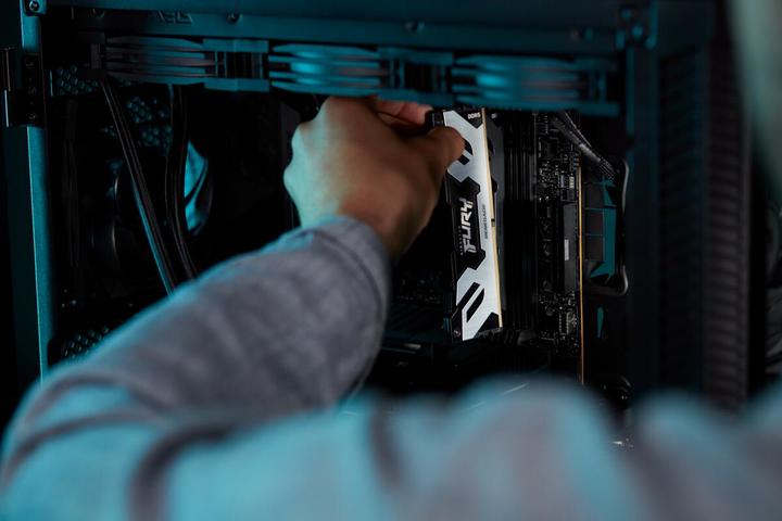 Immagine prodotto Kingston 16GB 7600MT/s DDR5 CL38 DIMM FURY Renegade Silver XMP (1 x 16GB, 7600 MHz, RAM DDR5, DIMM)