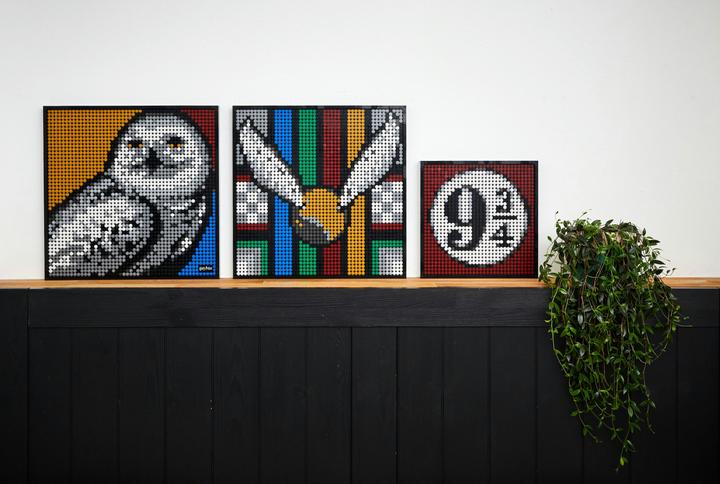 Actual product image LEGO Harry Potter Hogwarts Crest (31201, LEGO Harry Potter)