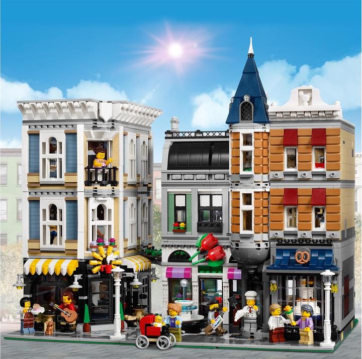 Actual product image LEGO Assembly Square (10255, LEGO Rare Sets, LEGO Creator Expert)