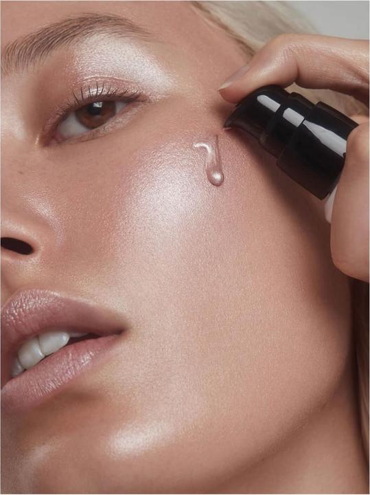 Actual product image Und Gretel Berlin Complexion - VLITTER Natural Face & Body Glow Cool Moon 01 (Cool Moon, Highlighter)
