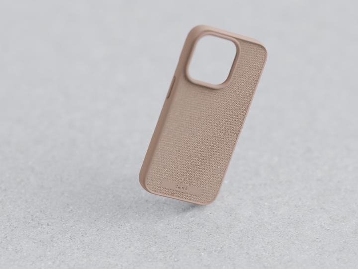 Actual product image Njord Hard Cover Fabric MagSafe Case Pink Sand (Apple iPhone 15 Pro Max)