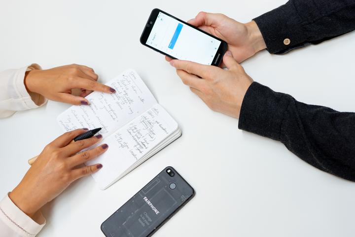 Produktbild Fairphone 3 (64 GB, Dark Translucent, 5.65", Dual SIM + SD, 12 Mpx, 4G)