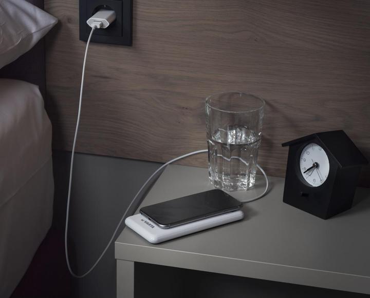 Actual product image Varta Wireless Power Bank (10000 mAh, 18 W, 37 Wh)