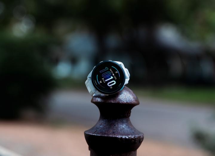 Produktbild Garmin Forerunner 165 (43 mm)